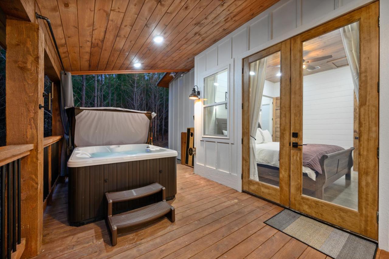 הוילה ברוקן בו Bella Luna Cabin - Cozy Farmhouse Cabin, Private Deck, Swing Set, Fire Pit, Hot Tub מראה חיצוני תמונה