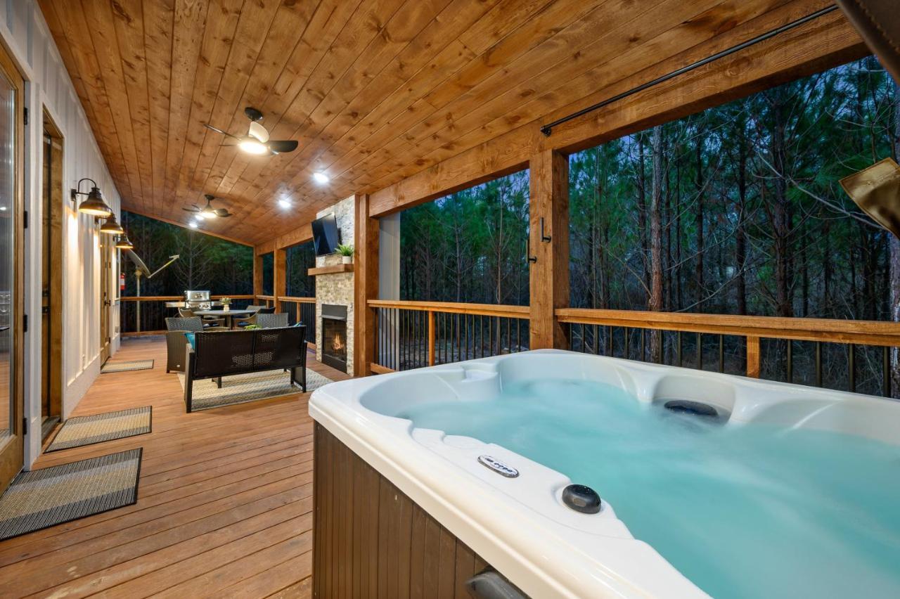 הוילה ברוקן בו Bella Luna Cabin - Cozy Farmhouse Cabin, Private Deck, Swing Set, Fire Pit, Hot Tub מראה חיצוני תמונה