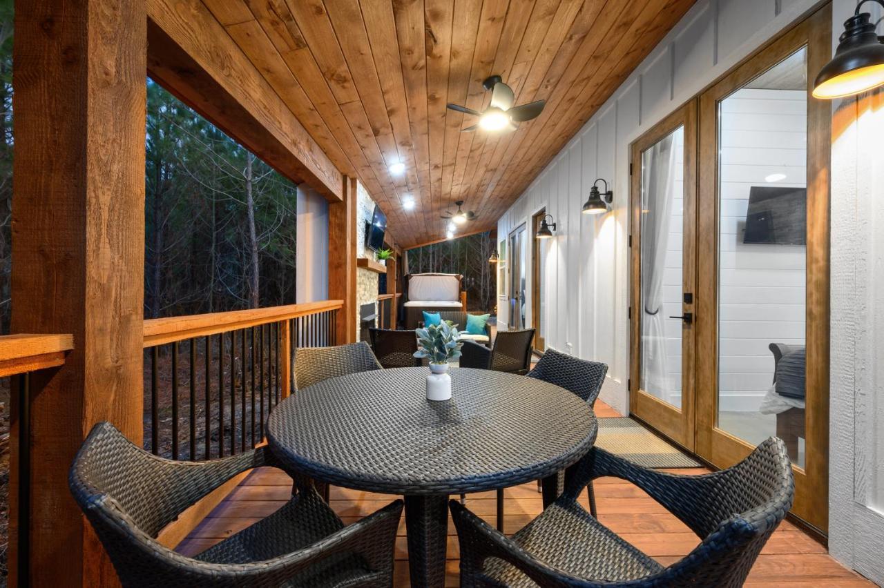 הוילה ברוקן בו Bella Luna Cabin - Cozy Farmhouse Cabin, Private Deck, Swing Set, Fire Pit, Hot Tub מראה חיצוני תמונה